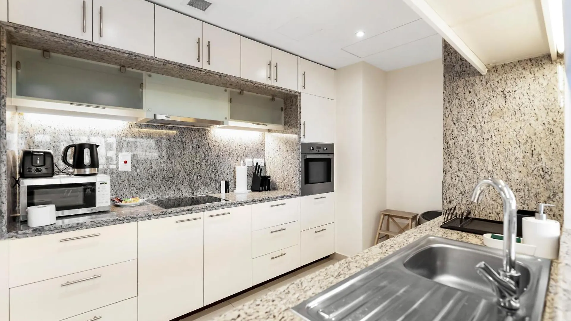 Elegant 1 Bedroom Apartment I Burj Khalifa & Fountain Views I Free Gym, Pool, Wi-Fi, Parking & Ps5 I By Skyline Serenity Dubai United Arab Emirates