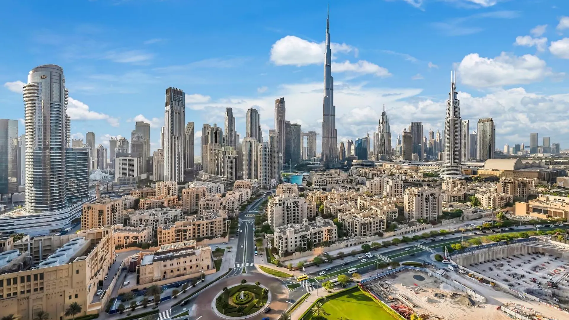 Elegant 1 Bedroom Apartment I Burj Khalifa & Fountain Views I Free Gym, Pool, Wi-Fi, Parking & Ps5 I By Skyline Serenity Dubai