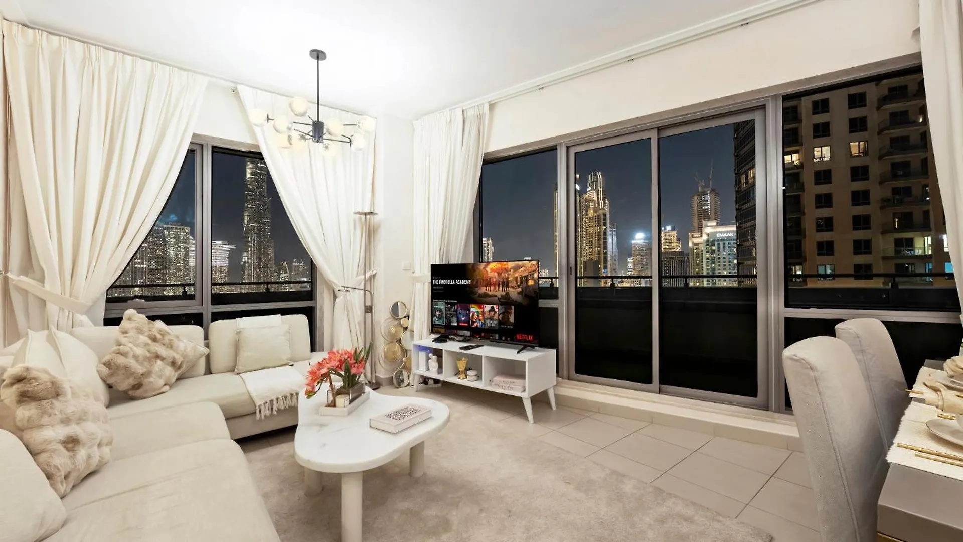 Elegant 1 Bedroom Apartment I Burj Khalifa & Fountain Views I Free Gym, Pool, Wi-Fi, Parking & Ps5 I By Skyline Serenity Dubai