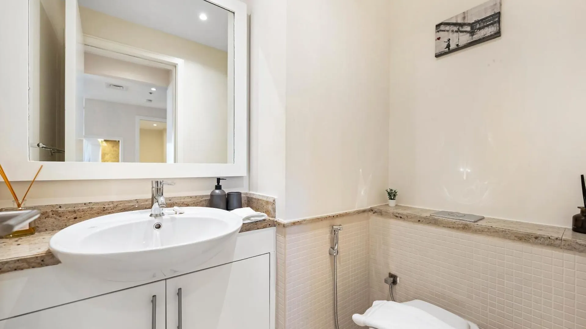 Elegant 1 Bedroom Apartment I Burj Khalifa & Fountain Views I Free Gym, Pool, Wi-Fi, Parking & Ps5 I By Skyline Serenity Dubai United Arab Emirates