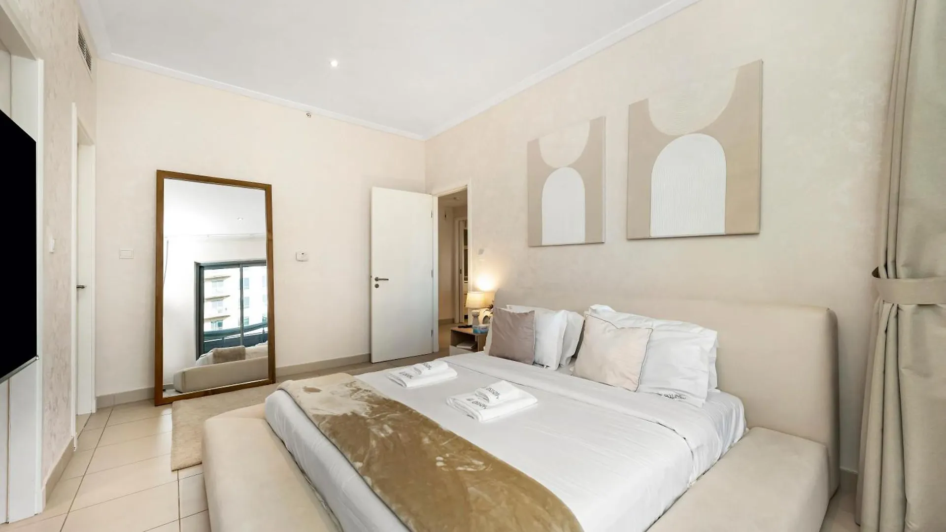 Elegant 1 Bedroom Apartment I Burj Khalifa & Fountain Views I Free Gym, Pool, Wi-Fi, Parking & Ps5 I By Skyline Serenity Dubai 0*,  United Arab Emirates