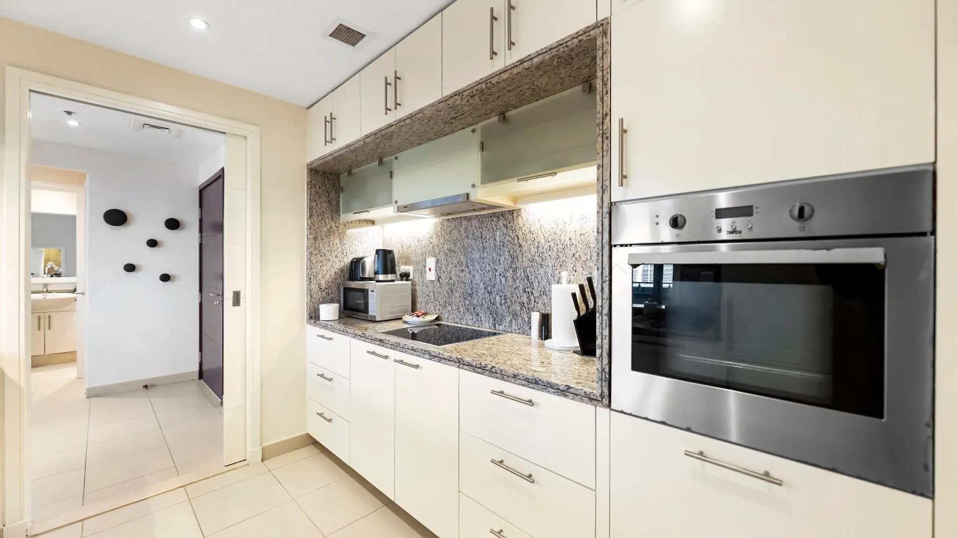 Elegant 1 Bedroom Apartment I Burj Khalifa & Fountain Views I Free Gym, Pool, Wi-Fi, Parking & Ps5 I By Skyline Serenity Dubai