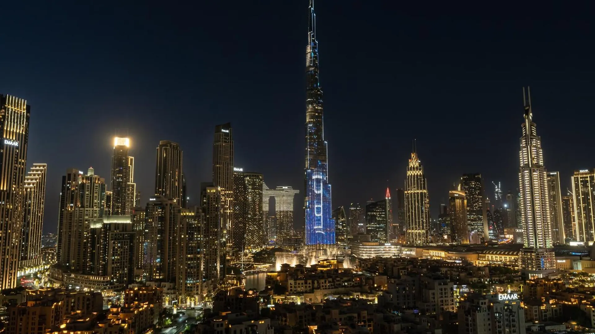 Elegant 1 Bedroom Apartment I Burj Khalifa & Fountain Views I Free Gym, Pool, Wi-Fi, Parking & Ps5 I By Skyline Serenity Dubai