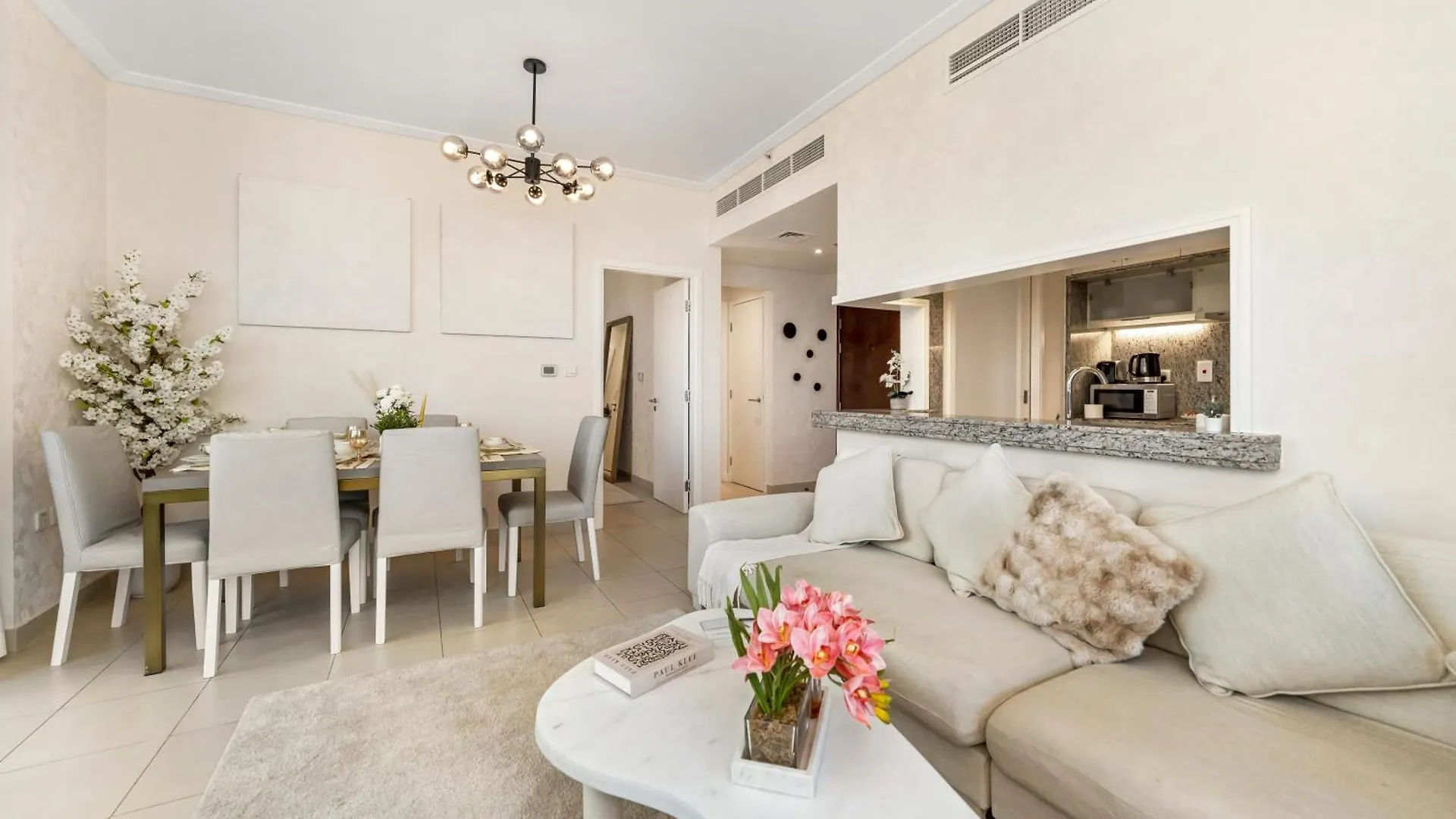 Elegant 1 Bedroom Apartment I Burj Khalifa & Fountain Views I Free Gym, Pool, Wi-Fi, Parking & Ps5 I By Skyline Serenity Dubai United Arab Emirates
