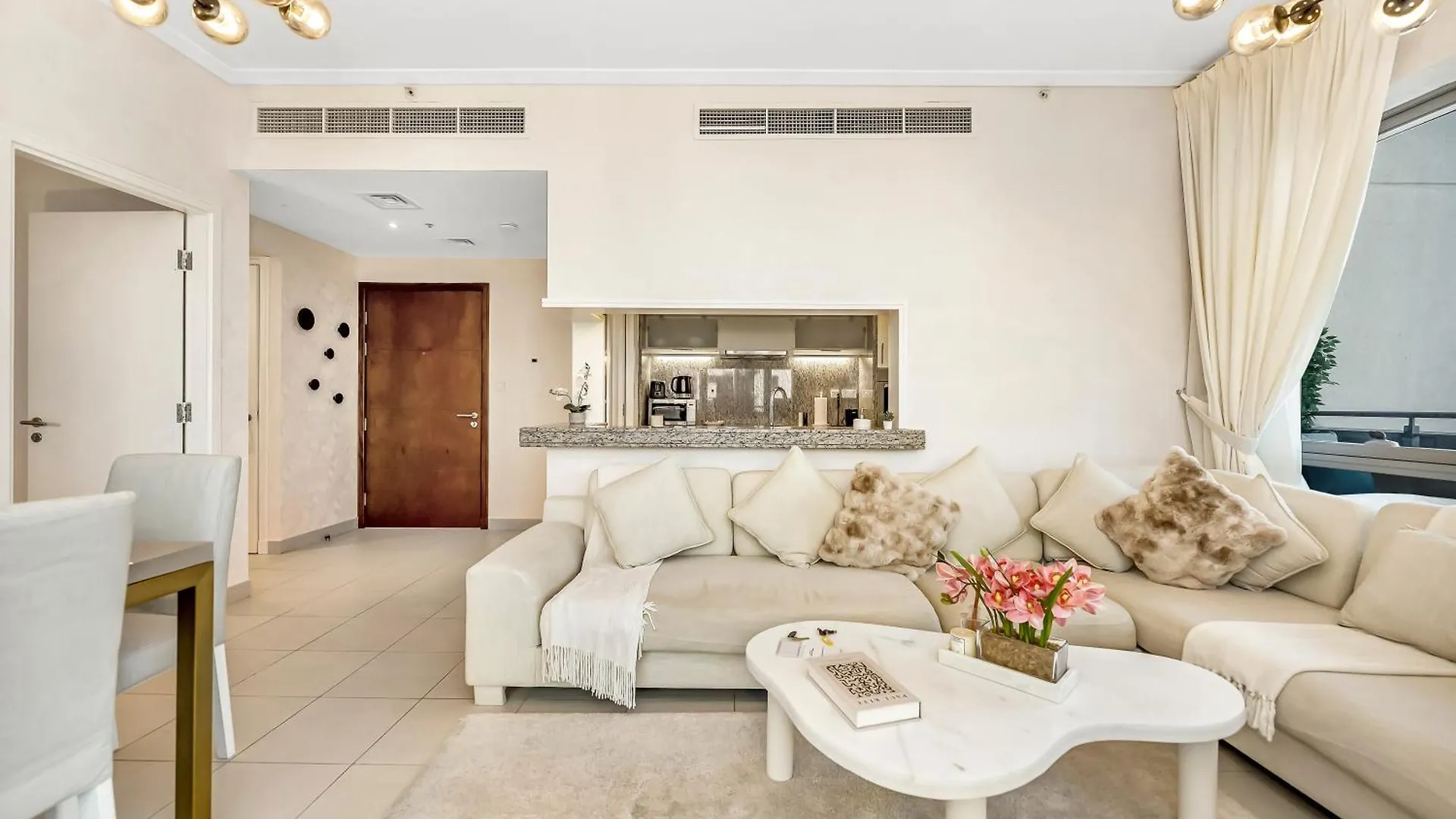 Elegant 1 Bedroom Apartment I Burj Khalifa & Fountain Views I Free Gym, Pool, Wi-Fi, Parking & Ps5 I By Skyline Serenity Dubai